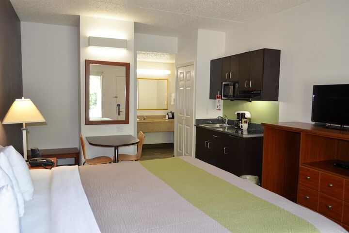 Room 7 of 24
