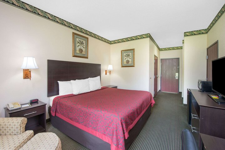Room 10 of 15