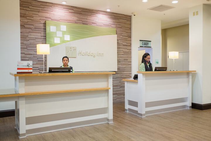 Holiday Inn Bloomington-Airport by IHG