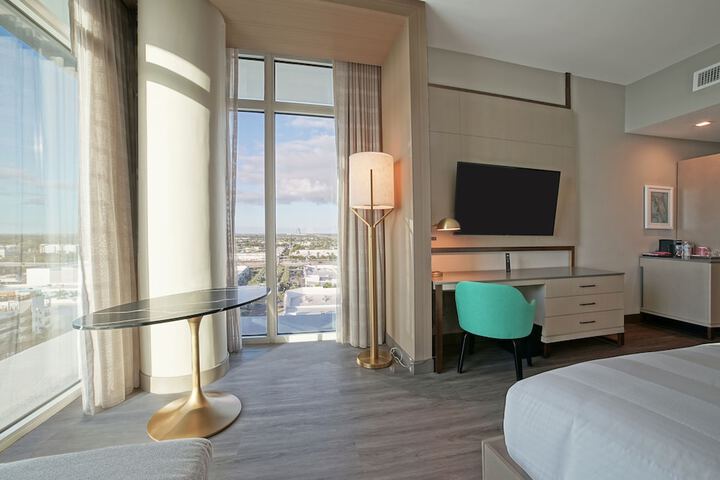 Room 30 of 76