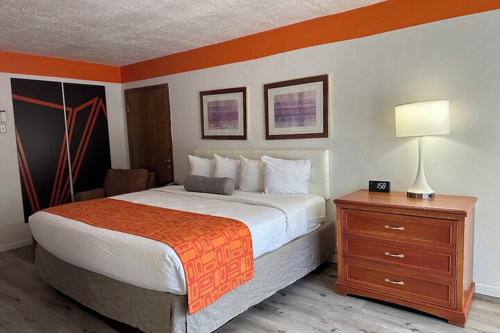 Room 15 of 30