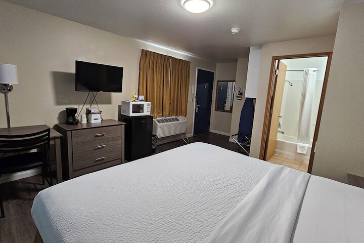 Room 25 of 40