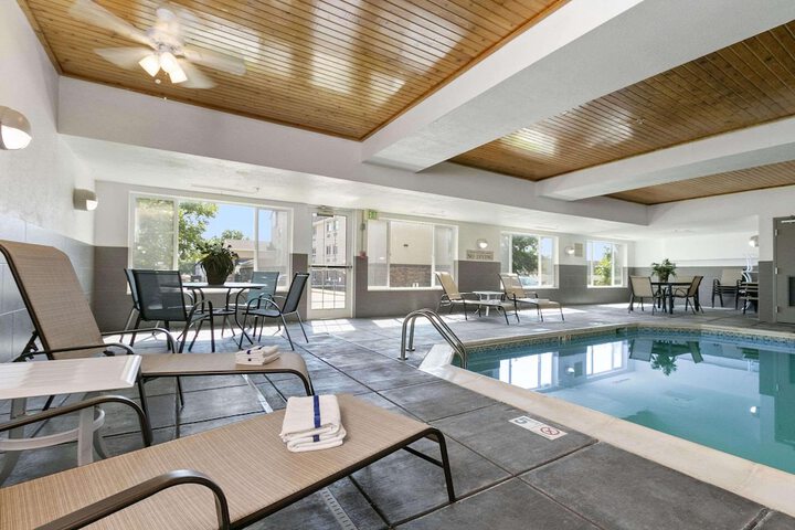 Country Inn & Suites by Radisson Greeley, CO