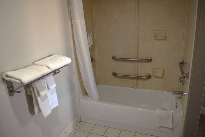 Room 33 of 40