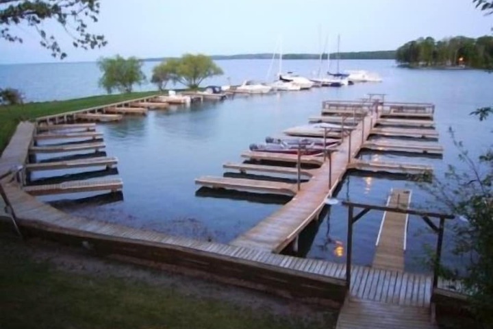 Horseshoe Bay Lodge