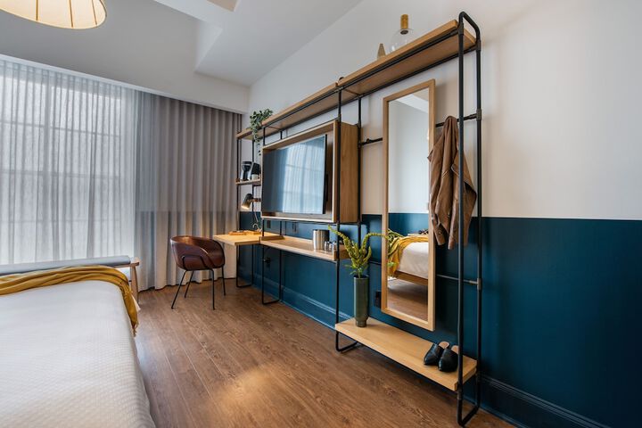 Room 11 of 30