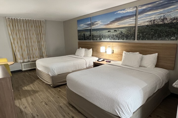 Room 11 of 18