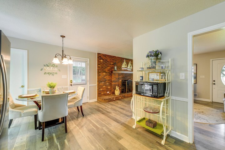 Charming Jonesville Home w / Grill - Near Wineries!