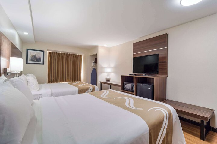 Room 25 of 37