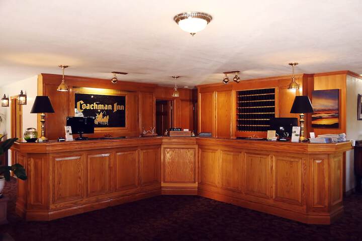 Coachman Inn & Suites