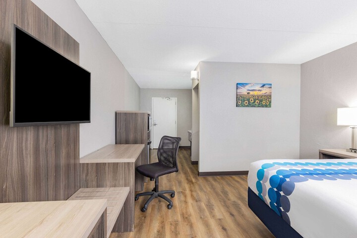 Room 12 of 33