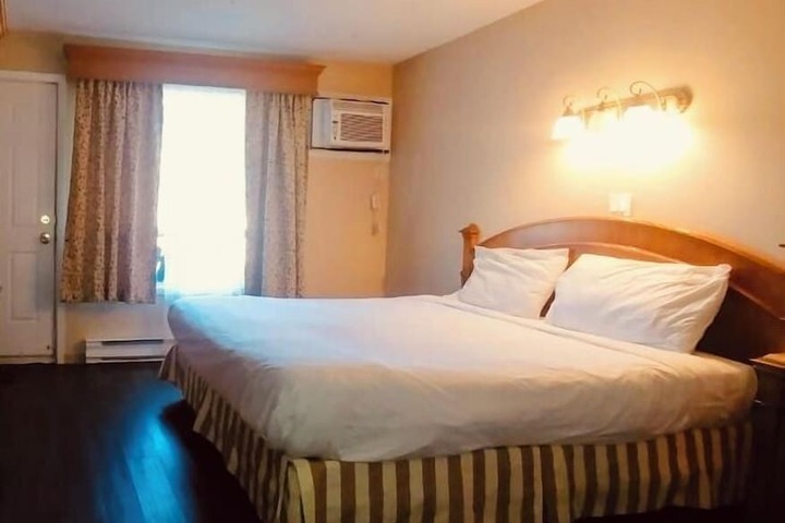 Room 12 of 38