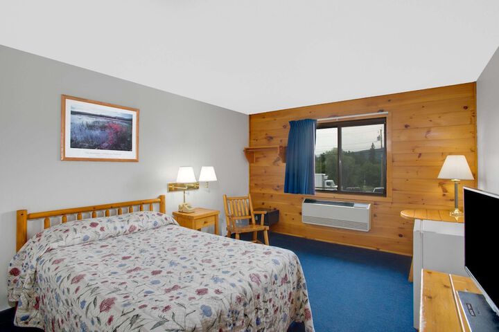 Super 8 by Wyndham Lake George / Warrensburg Area