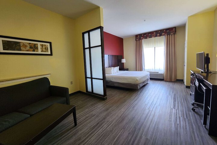Room 11 of 32
