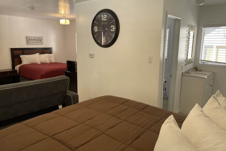 Room 28 of 84