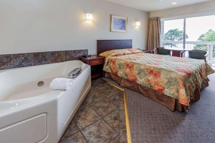 Room 6 of 25