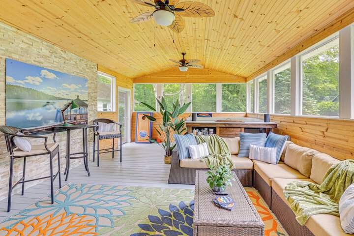 Family Home w / Hot Tub: 1/2 Mi to Lake Milton