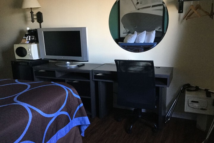 Room 16 of 32
