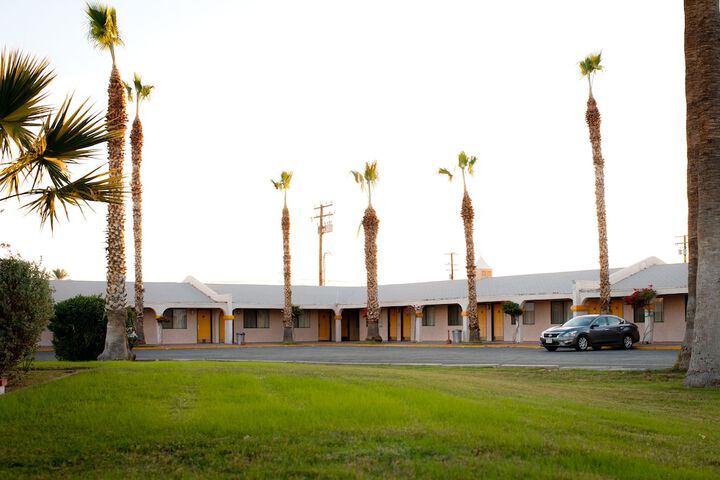 Hotel Exterior 49 of 50