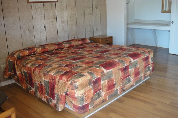 Room 8 of 27