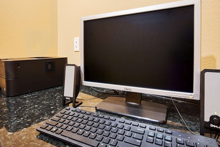 Business Center 17 of 17
