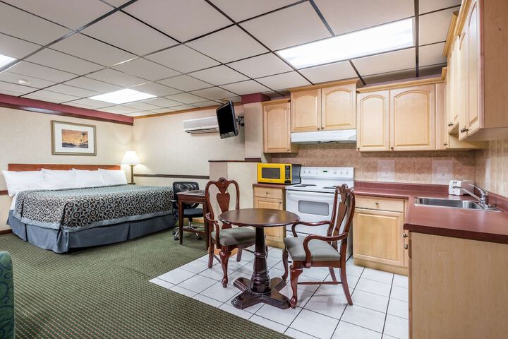 Room 12 of 16