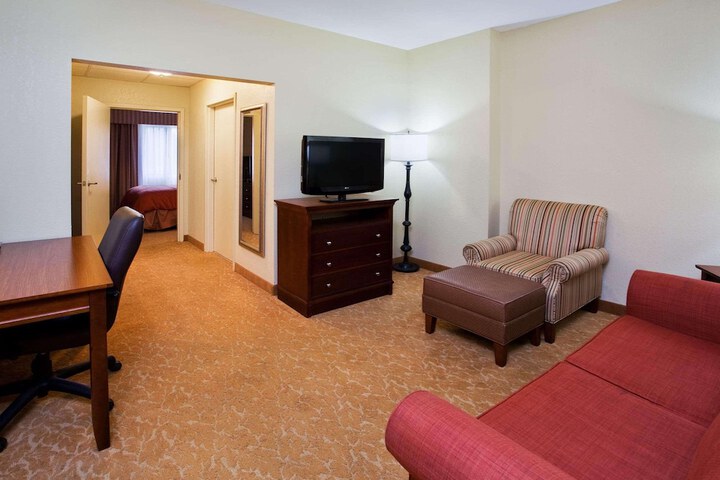 Room 18 of 28