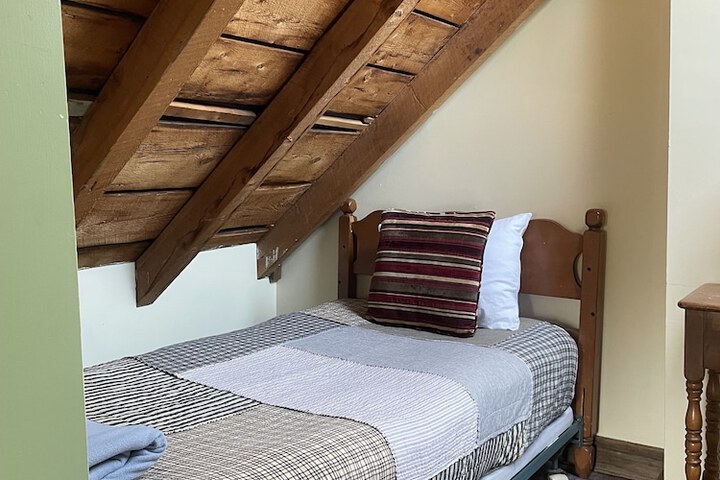 Room 9 of 99