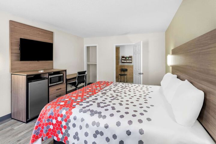 Room 33 of 40