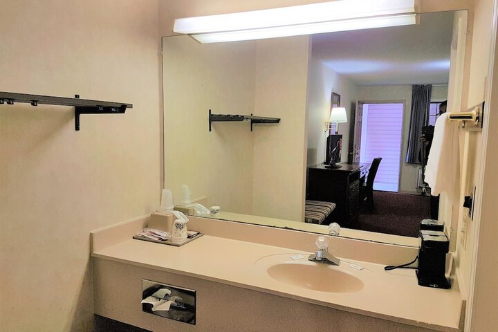 Room 34 of 46