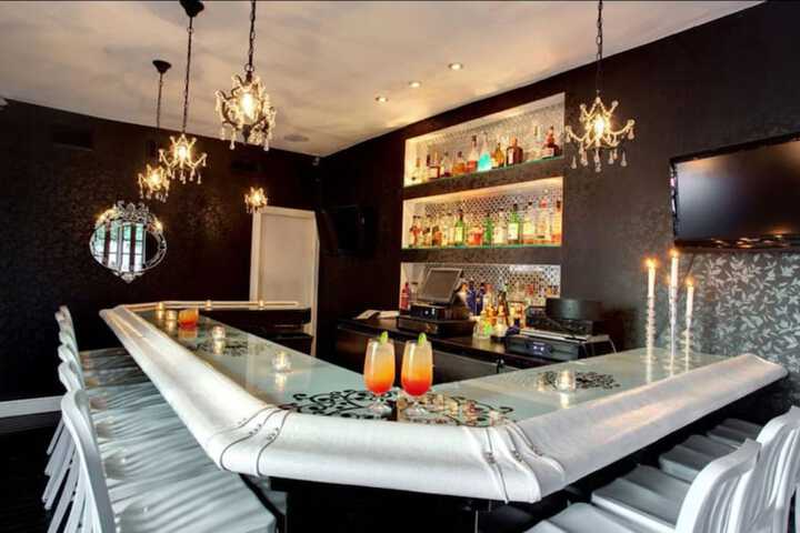 Lounge 41 of 47