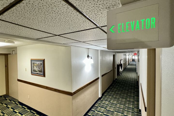 Ballroom/Hall 17 of 17