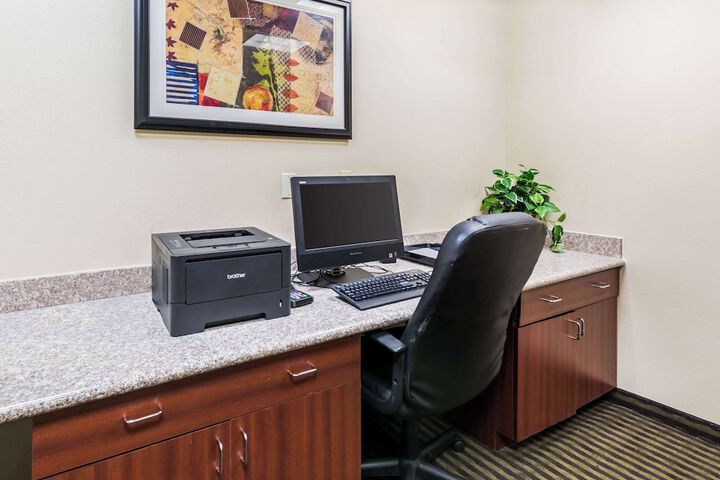 Business Center 53 of 56