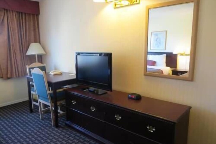 Room 9 of 15