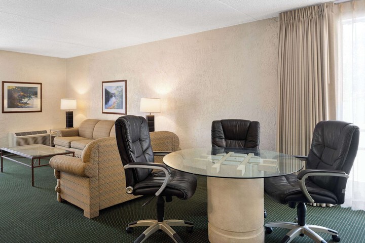 Room 27 of 51