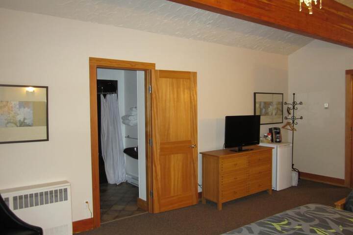 Room 25 of 37