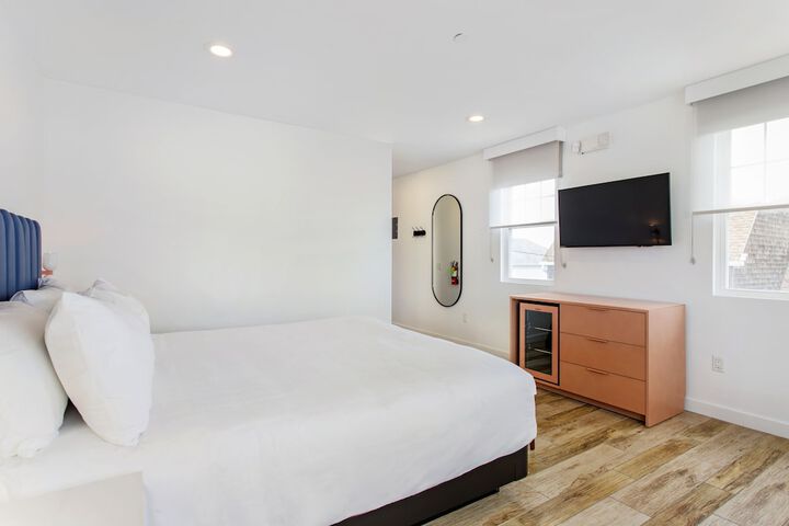 Room 12 of 19