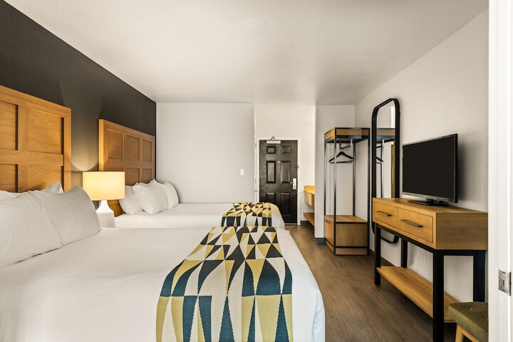 Room 32 of 60