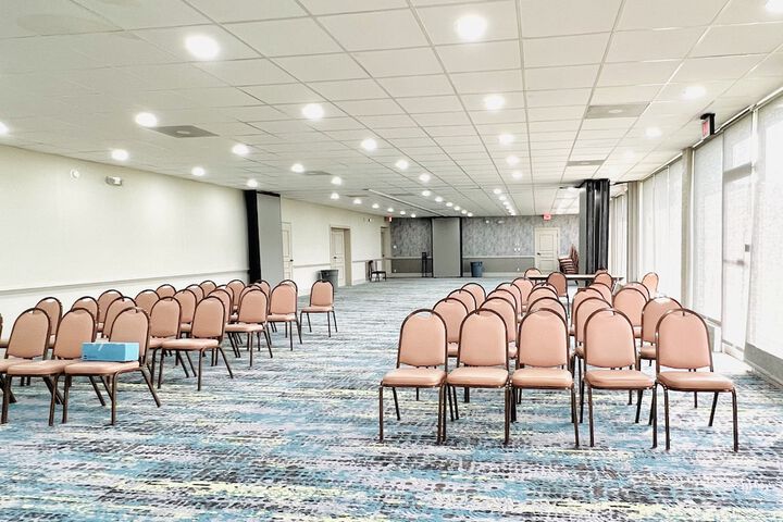 Ballroom/Hall 29 of 32