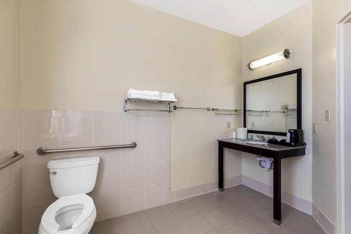 Room 15 of 28