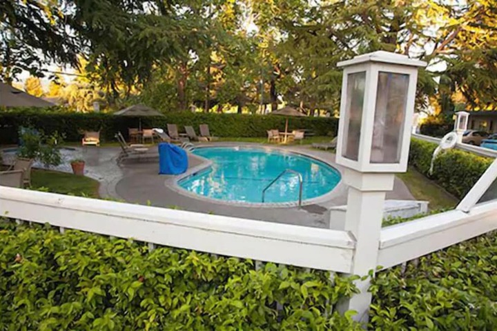 Pool 10 of 38