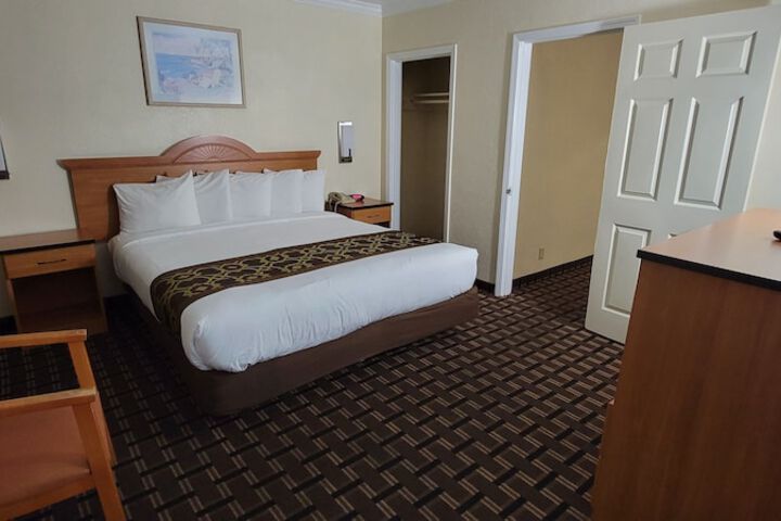 Room 26 of 76
