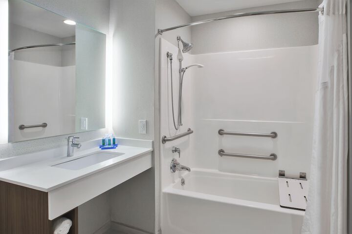 Holiday Inn Express Hotel & Suites Rochester - Victor by IHG