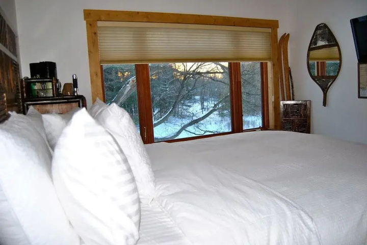 White Pillars Lodging