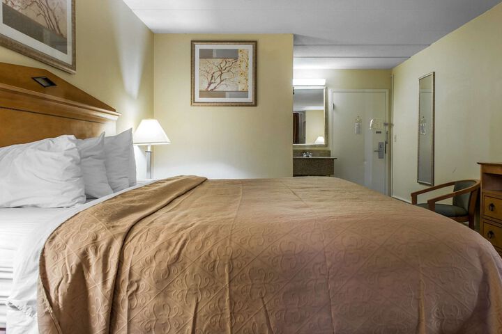 Room 10 of 34