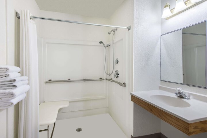 Super 8 by Wyndham Youngstown / Austintown