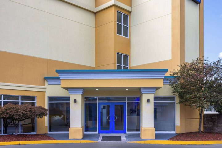 Hotel 3 of 68