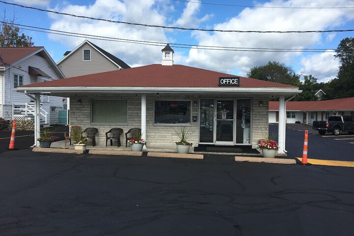 Chisholms Motor Inn
