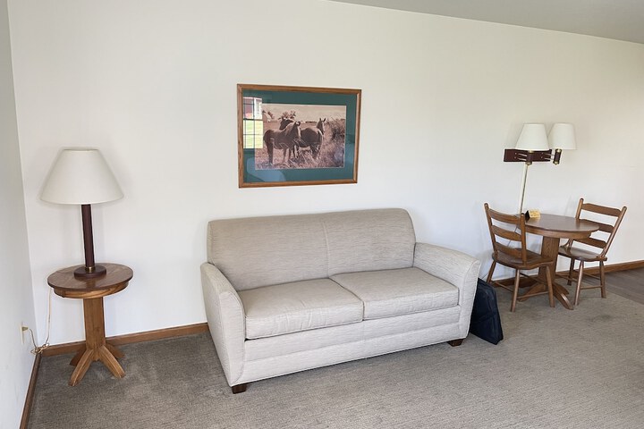 Room 72 of 86