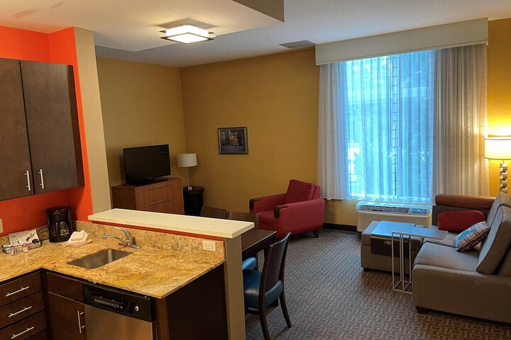 Room 32 of 68
